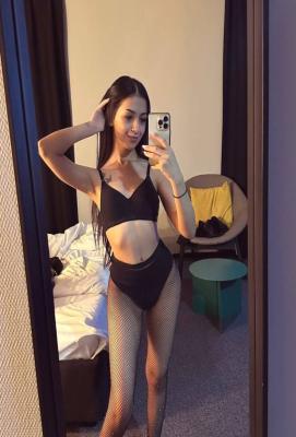 Evelyne: New Hot Girl