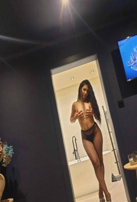 Amalia: Amalia natural girl